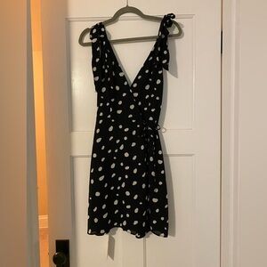 Abercrombie & Fitch - NWT- Black & White- Wrap Mini Dress - size Small Tall